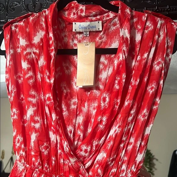 Vibrant Red and White Patterned Dress - Picture 3 of 8